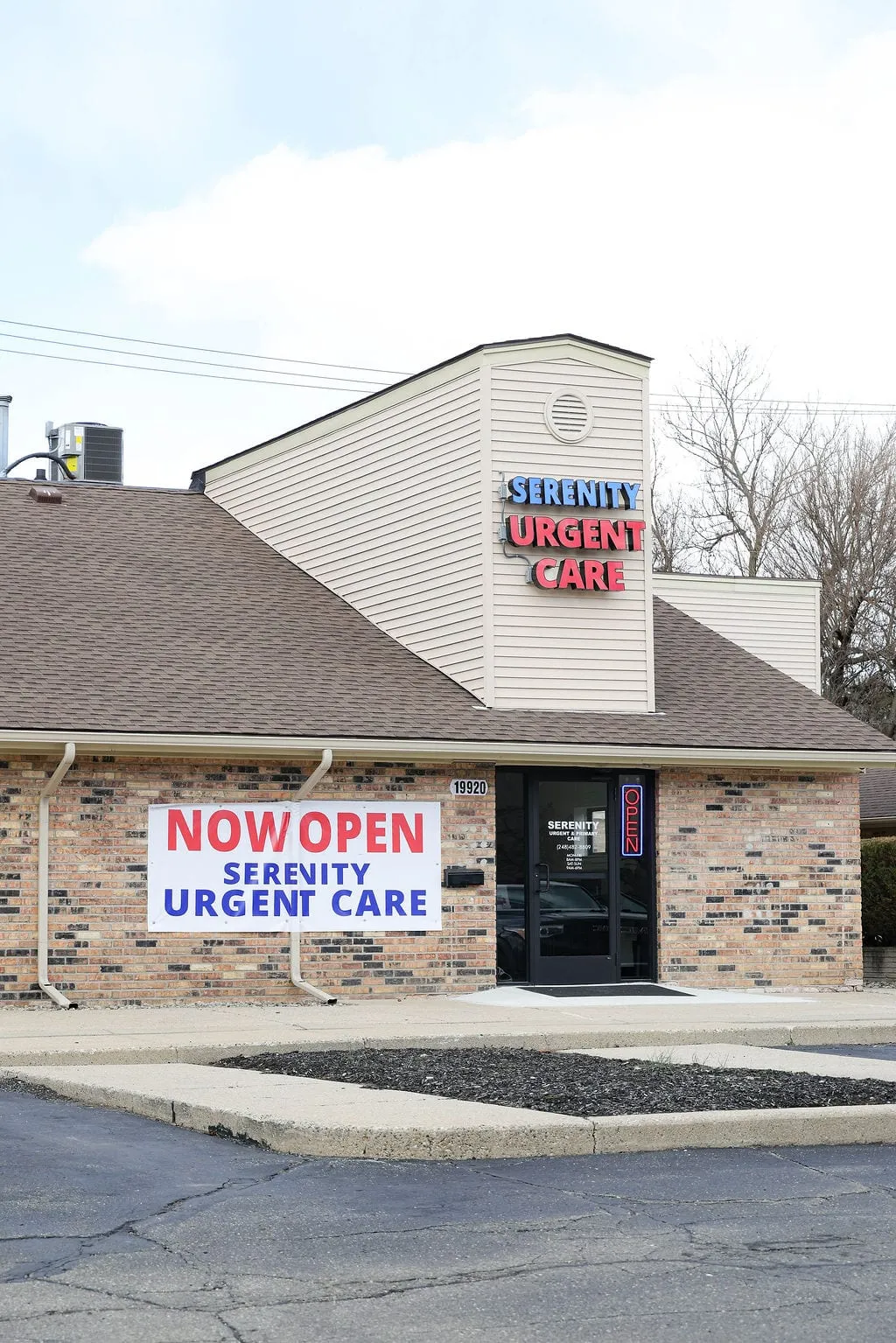 Entrance to the Serenity Urgent Care clinic in Livonia, Michigan